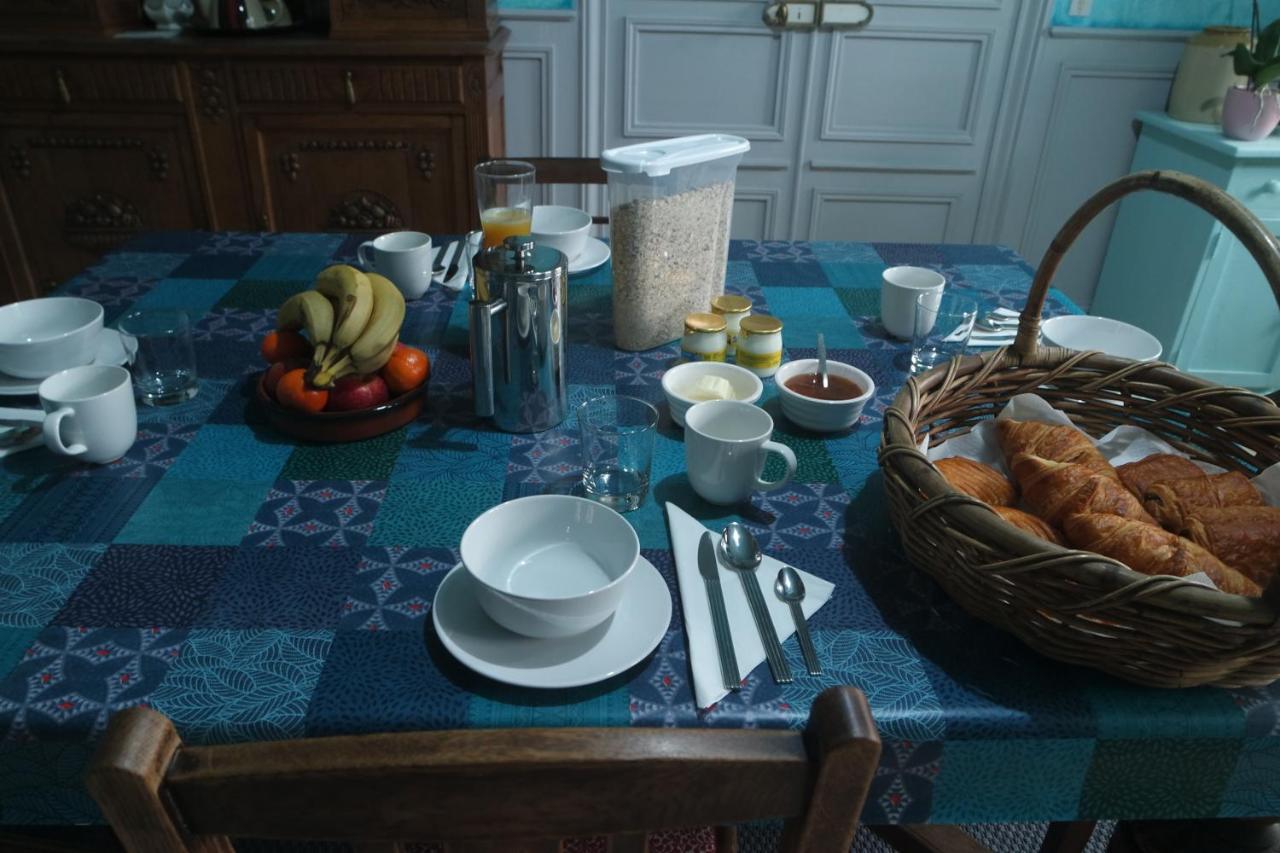Le Vieux Notaire Bed and Breakfast Landelles-et-Coupigny Exteriör bild